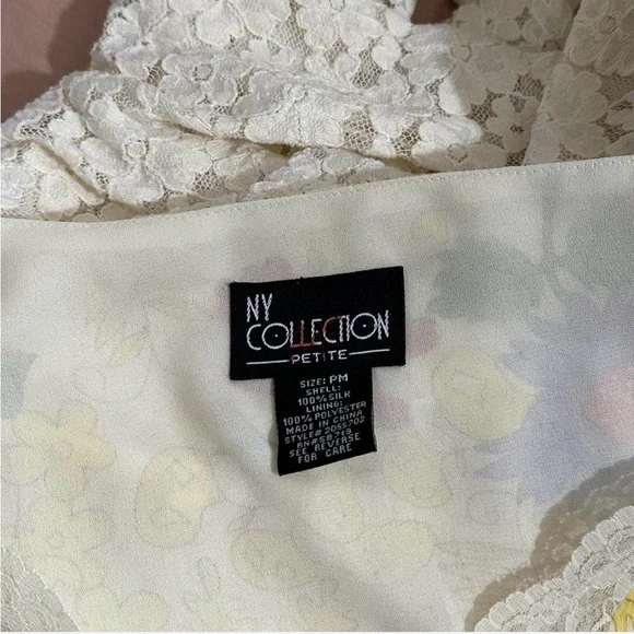 Pastel Floral print silk with lace hemmed neckline and shoulders. Side zipper. - Picture 6 of 7